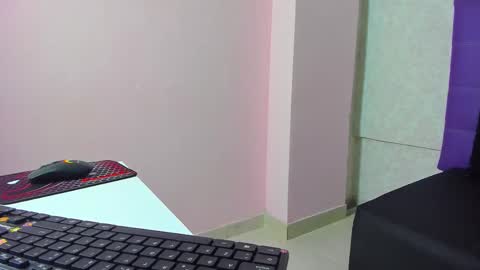 leamoreau__ online show from November 2, 12:51 pm