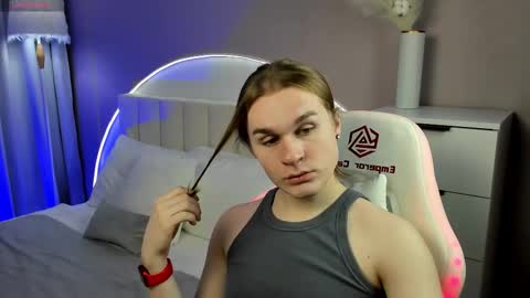 Leanu online show from November 27, 8:38 am