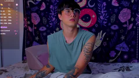 Snapshot of leaneseb chatting on December 9, 12:45 am leaneseb online show from December 9, 12:45 am