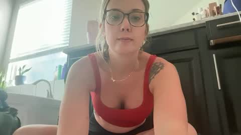Snapshot of leanneluxecouple chatting on September 21, 1:46 pm leanneluxecouple online show from September 21, 1:46 pm