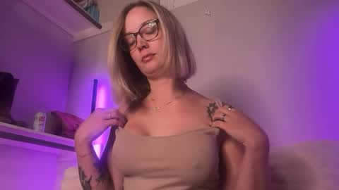 Snapshot of leanneluxecouple chatting on October 8, 1:03 am leanneluxecouple online show from October 8, 1:03 am