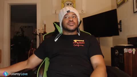 Snapshot of learoy chatting on December 8, 6:01 am Learoy online show from December 8, 6:01 am