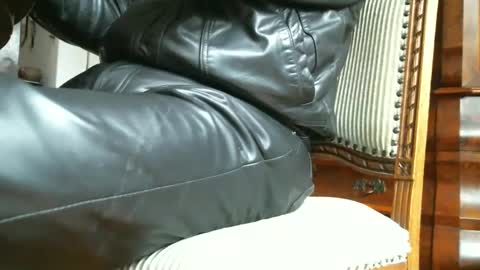 Snapshot of leathermotocross001 chatting on December 4, 1:20 pm Leathermotocross online show from December 4, 1:20 pm