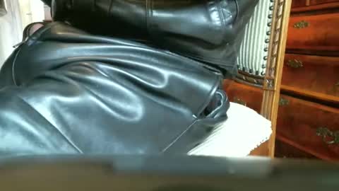 Snapshot of leathermotocross001 chatting on December 14, 1:59 pm Leathermotocross online show from December 14, 1:59 pm