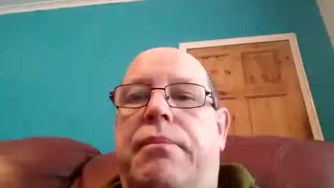 Snapshot of leatherpants68 chatting on November 3, 9:21 am leatherpants68 online show from November 3, 9:21 am