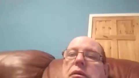 Snapshot of leatherpants68 chatting on November 17, 4:13 pm leatherpants68 online show from November 17, 4:13 pm