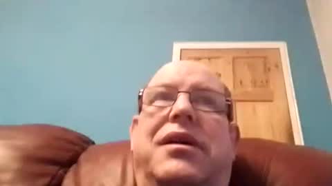 Snapshot of leatherpants68 chatting on December 1, 8:30 am leatherpants68 online show from December 1, 8:30 am