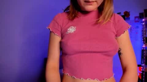 Snapshot of leazy_peasy chatting on December 14, 5:57 am Ellie online show from December 14, 5:57 am