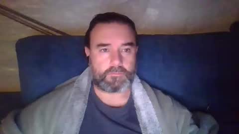 Snapshot of lecheare28 chatting on December 10, 7:11 pm lecheare28 online show from December 10, 7:11 pm