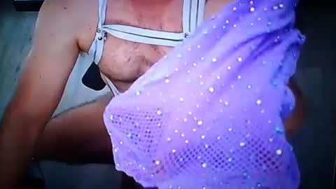 Snapshot of lechiffre1205 chatting on November 23, 7:41 am Michel online show from November 23, 7:41 am