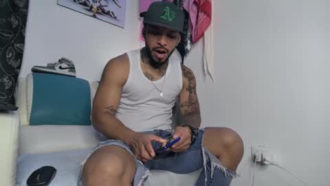 Snapshot of leenar_key chatting on February 1, 2:02 pm leenar_key online show from February 1, 2:02 pm