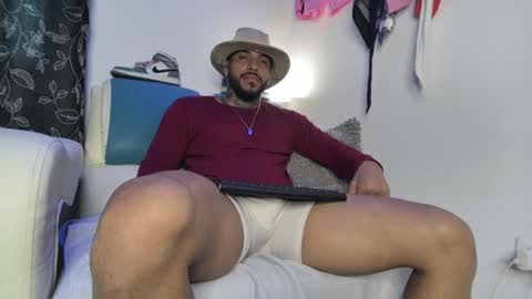 Snapshot of leenar_key chatting on February 3, 2:45 pm leenar_key online show from February 3, 2:45 pm