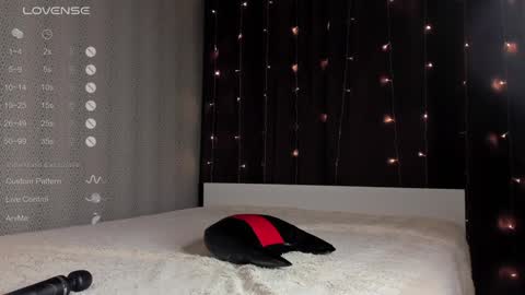 Snapshot of leenylipss chatting on December 4, 3:04 am Emily pvt open ONLY WITH EXTRA TIPS online show from December 4, 3:04 am