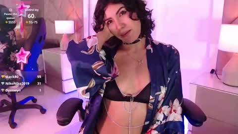 Snapshot of leethompson_ chatting on February 19, 3:27 pm Leet  online show from February 19, 3:27 pm