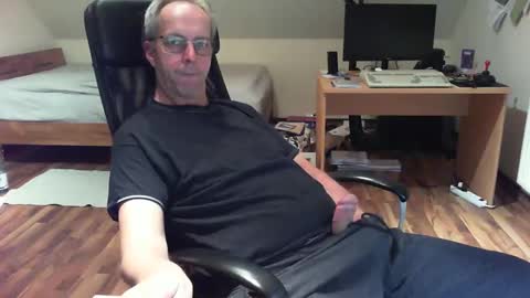 Snapshot of lefti27 chatting on December 3, 4:28 pm Dave online show from December 3, 4:28 pm