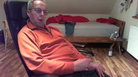 Snapshot of lefti27 chatting on December 29, 7:00 pm Dave online show from December 29, 7:00 pm