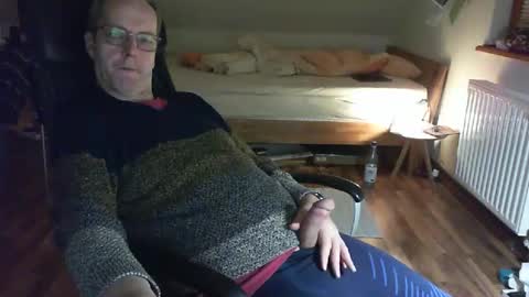 Snapshot of lefti27 chatting on February 3, 10:21 pm Dave online show from February 3, 10:21 pm