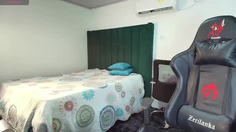  Lei  online show from February 18, 8:14 pm