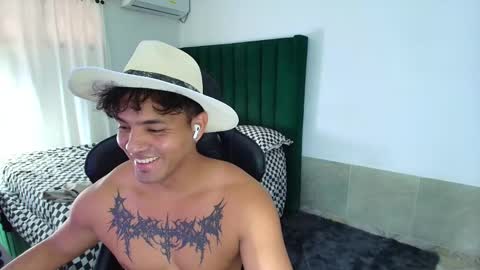  Lei  online show from February 7, 10:02 pm