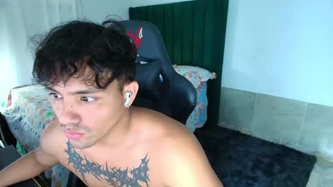  Lei  online show from April 16, 10:34 pm