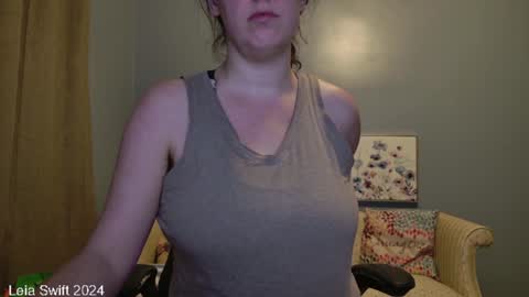 Snapshot of leiaswift chatting on December 9, 12:40 pm Leia Swift online show from December 9, 12:40 pm