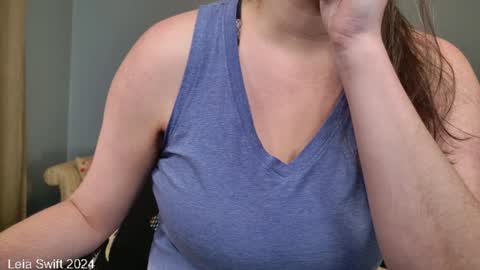 Snapshot of leiaswift chatting on January 2, 12:57 pm Leia Swift online show from January 2, 12:57 pm