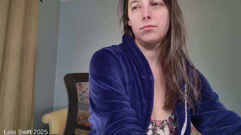 Snapshot of leiaswift chatting on January 28, 10:56 am Leia Swift online show from January 28, 10:56 am