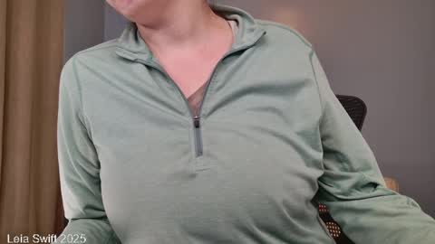 Snapshot of leiaswift chatting on February 14, 2:02 pm Leia Swift online show from February 14, 2:02 pm