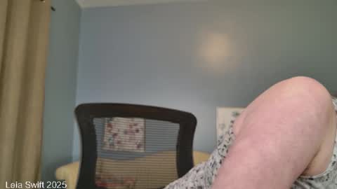 Snapshot of leiaswift chatting on February 15, 12:22 pm Leia Swift online show from February 15, 12:22 pm