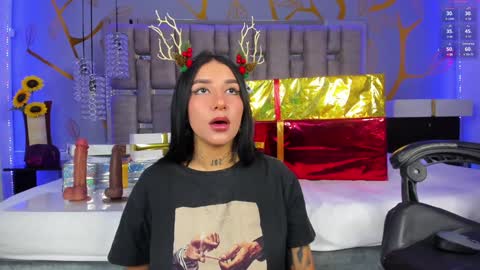 Snapshot of leiawong chatting on December 18, 12:32 am Leia online show from December 18, 12:32 am