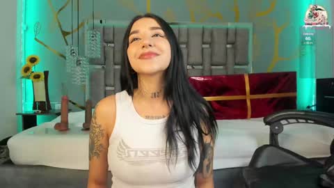 Snapshot of leiawong chatting on December 27, 5:31 am Leia online show from December 27, 5:31 am