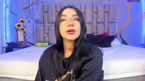 Snapshot of leiawong chatting on January 4, 11:59 pm Leia online show from January 4, 11:59 pm