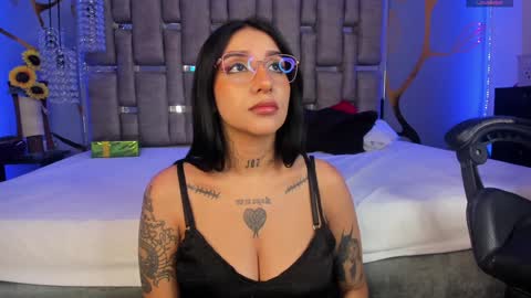 Snapshot of leiawong chatting on January 5, 3:00 am Leia online show from January 5, 3:00 am