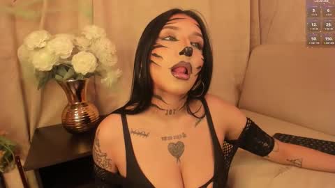 Snapshot of leiawong chatting on October 22, 2:45 am Leia online show from October 22, 2:45 am