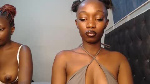 Snapshot of leighton_blake chatting on November 18, 7:24 am leighton_blake online show from November 18, 7:24 am