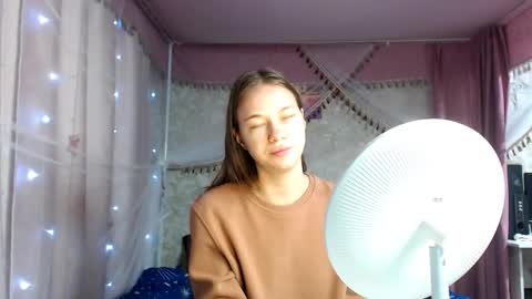 Snapshot of leila_bambi_ chatting on November 12, 2:45 am leila_bambi_ online show from November 12, 2:45 am