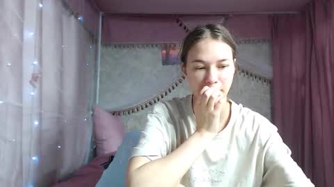 Snapshot of leila_bambi_ chatting on November 26, 3:35 pm leila_bambi_ online show from November 26, 3:35 pm