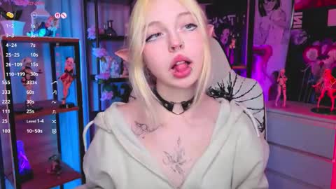 Leila online show from November 1, 4:42 pm