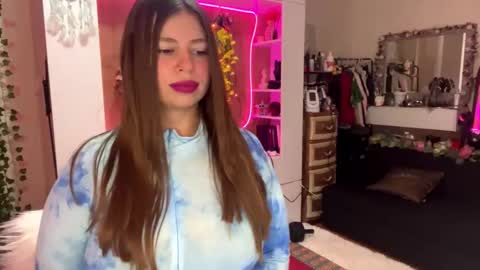 Snapshot of leilavixen chatting on December 2, 10:20 am Leila online show from December 2, 10:20 am