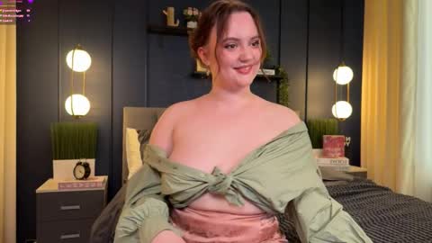 Lela online show from April 16, 9:39 pm