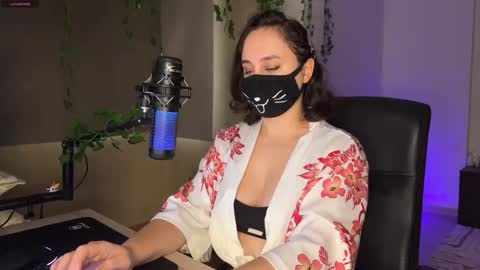 Snapshot of lemi_peachy chatting on November 12, 4:29 pm Lemi online show from November 12, 4:29 pm