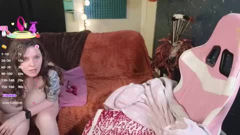 Junie 3 online show from November 24, 11:26 pm