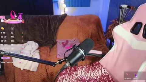 Junie 3 online show from November 25, 7:47 pm