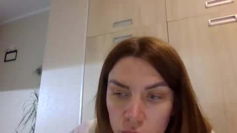 lena6122000 online show from May 5, 7:22 pm