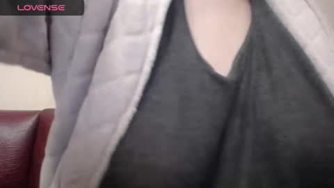 Snapshot of lenagolden chatting on January 29, 2:53 pm lenagolden online show from January 29, 2:53 pm