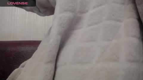 Snapshot of lenagolden chatting on February 13, 3:50 am lenagolden online show from February 13, 3:50 am