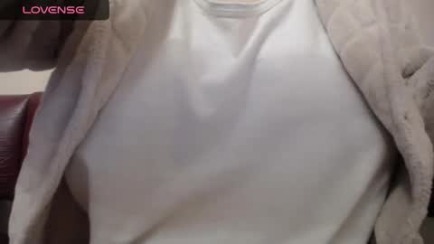 Snapshot of lenagolden chatting on February 20, 6:24 pm lenagolden online show from February 20, 6:24 pm