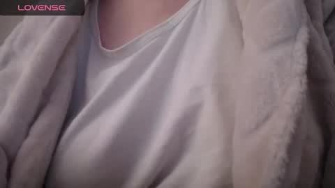 Snapshot of lenagolden chatting on October 16, 10:27 am lenagolden online show from October 16, 10:27 am