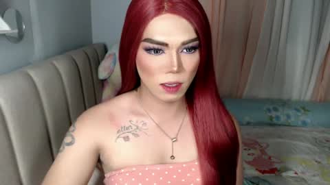 Snapshot of lenawet_0520 chatting on December 11, 11:51 am lena online show from December 11, 11:51 am