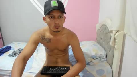 lenuam_and_tiffany online show from February 1, 11:27 pm